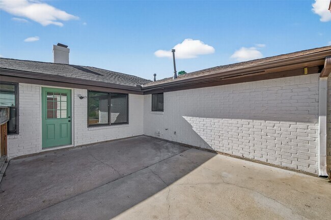 Building Photo - 17418 Largs Cir