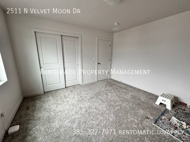 Building Photo - 2511 N Velvet Moon Dr
