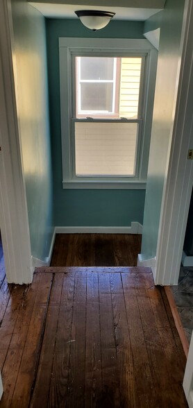 Upstairs hallway - 532 Lathrop St