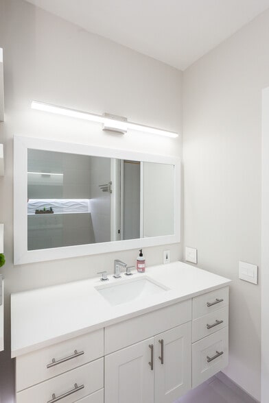 Building Photo - 130 S Canal St