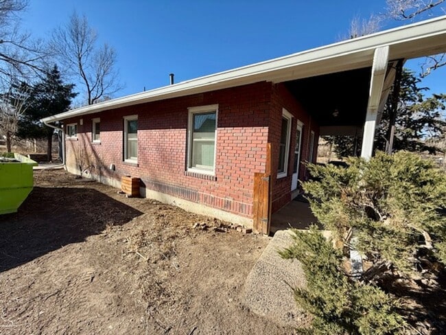 Building Photo - Upgraded Brick Ranch