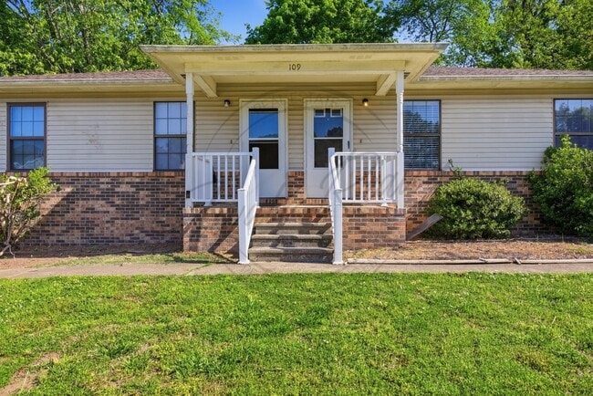 Building Photo - SPRING SPECIAL: 1/2 OFF FIRST MONTHS RENT - Two Bedroom Ranch Duplex in Columbia!
