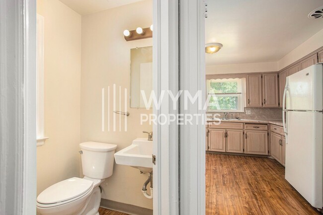 Building Photo - AVAILABLE MID-JULY!! 3 Bedroom, 1.5 Single...