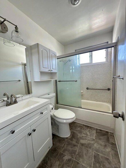 Building Photo - 2006 Diamond St