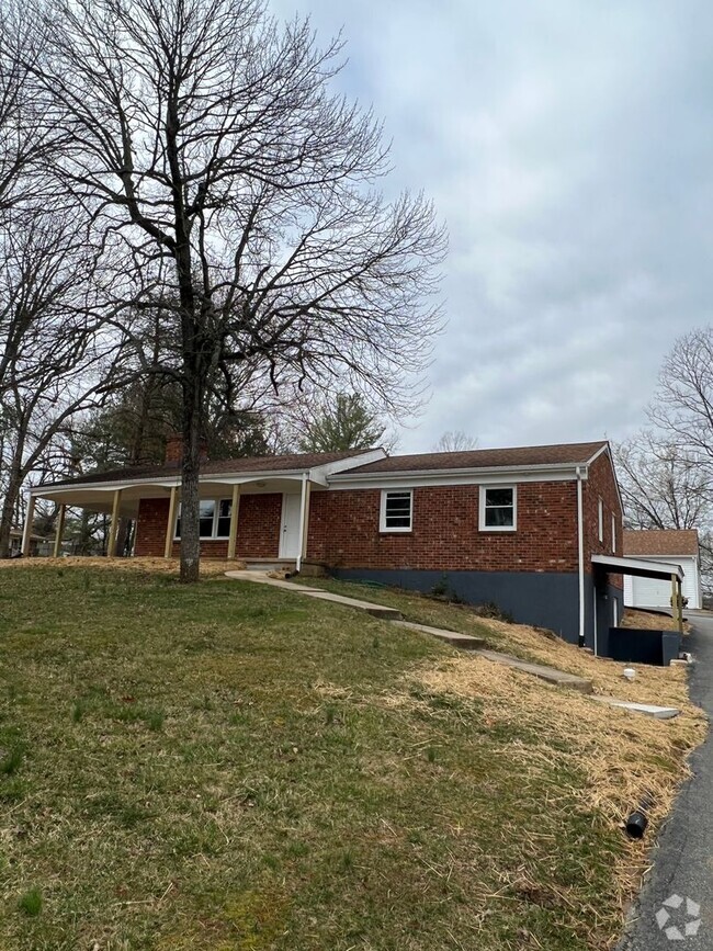 Building Photo - 4 Bedroom Home in Campbell County