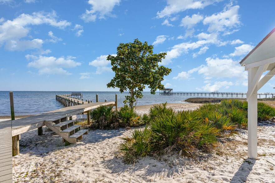 Perfect for launching your kayak or paddle board in the walking distance right in the development. - 6464 Starfish Cv