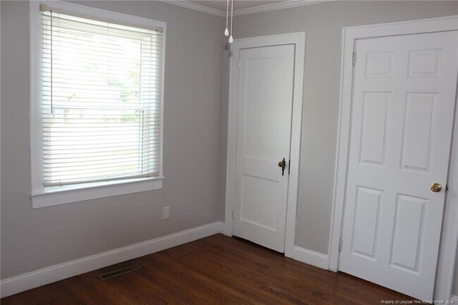 Building Photo - 236 Pinecrest Dr