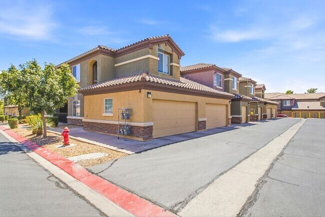Building Photo - Beautiful townhouse for Rent!