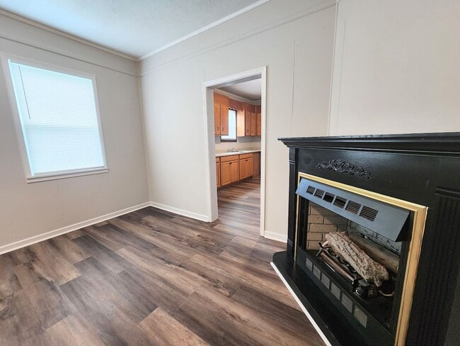 Building Photo - 2 Bedroom House Easley SC