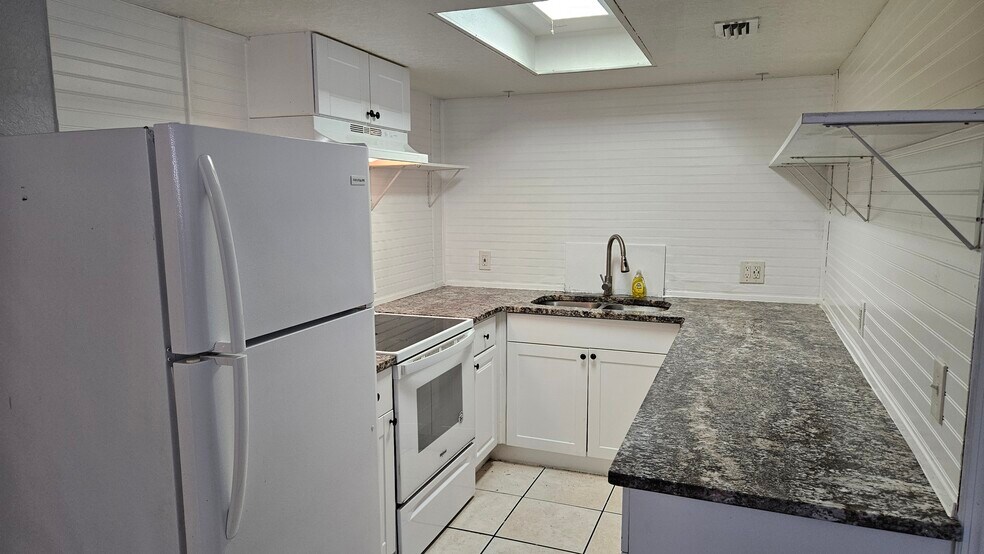 Kitchen - 309 Avanda Ct