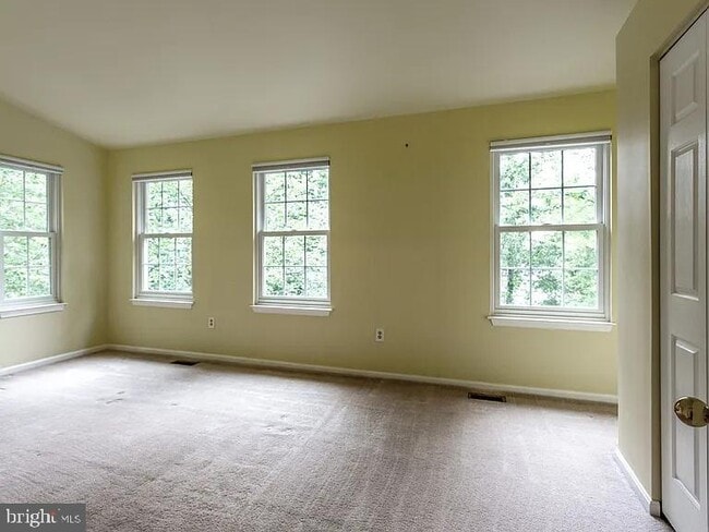 Building Photo - 101 Quiet Waters Pl