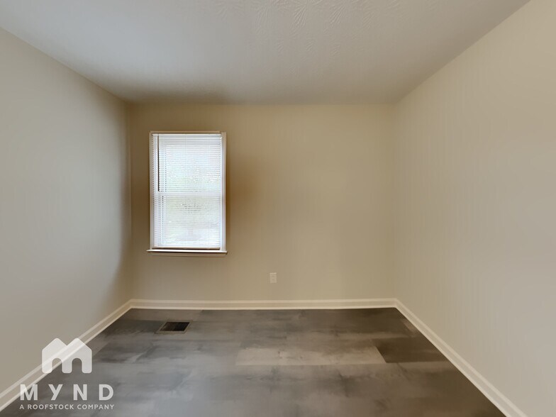 Building Photo - 230 Woodbridge Dr