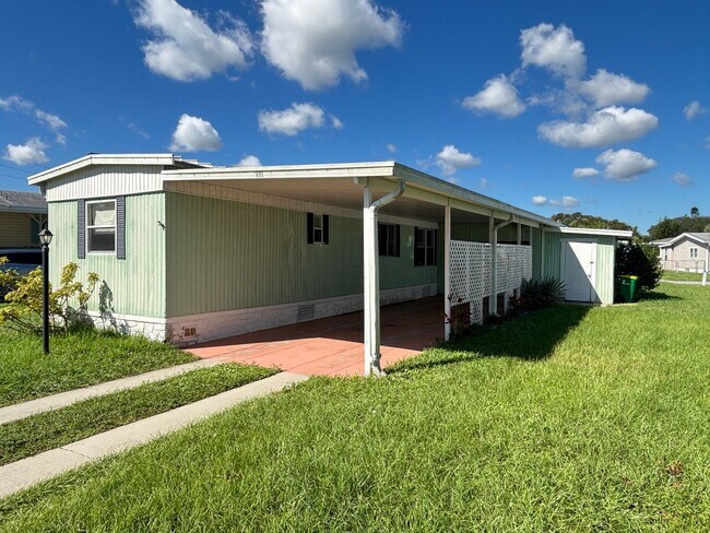 Building Photo - Unfurnished 2 Bedroom Manufactured Home in Barefoot Bay Available Now!
