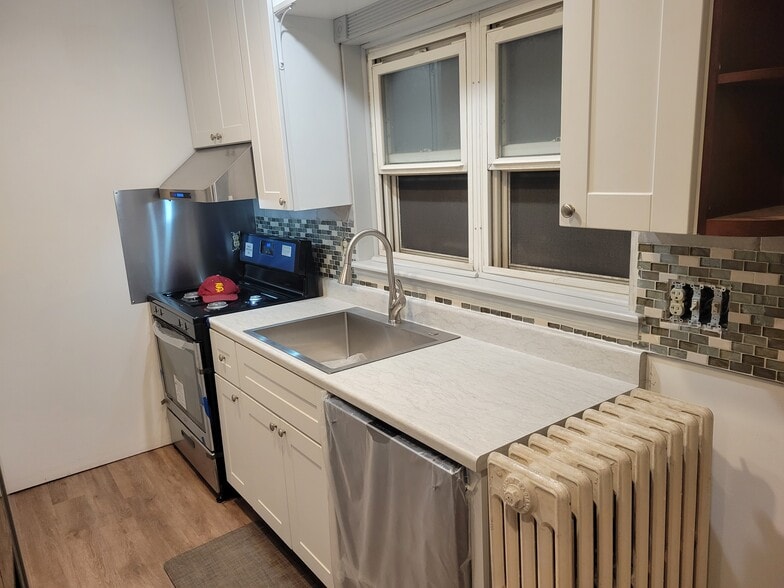Kitchen_B - 715 Stokes Ave
