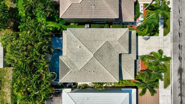 Building Photo - 6788 Hendry Dr