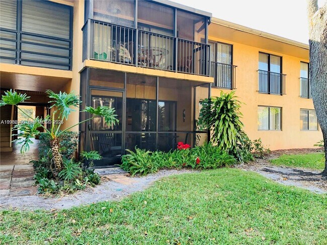 Building Photo - 5855 Washington St