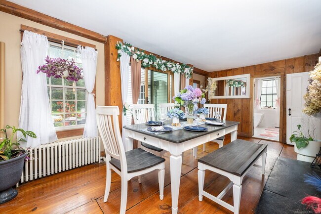 Building Photo - 538 Main St