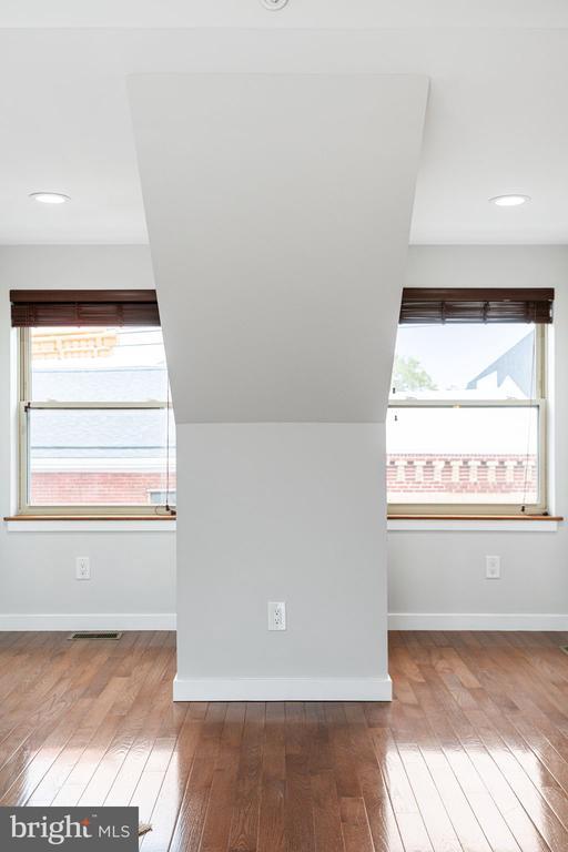 Building Photo - 444 Poplar St