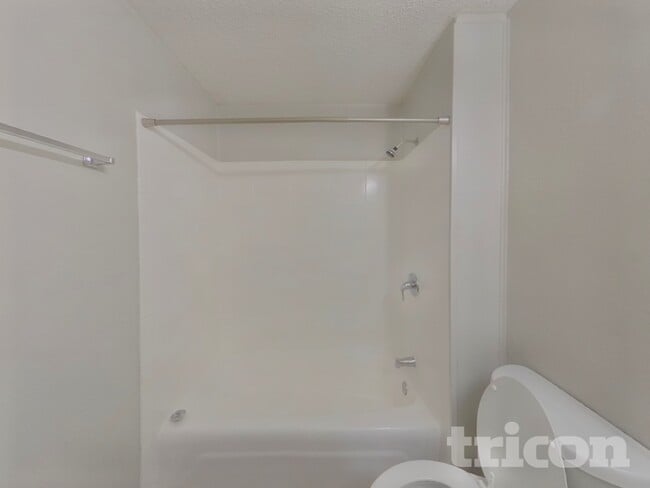 Building Photo - 1916 Tracey Cir