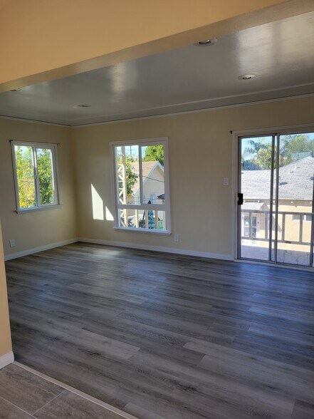 Building Photo - 2416 Flower St
