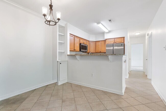 Building Photo - 6910 Victoria Dr