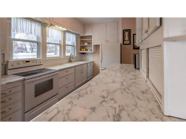 Building Photo - 519 Park Ave