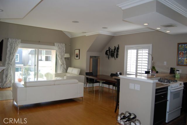 Building Photo - 223 20th St