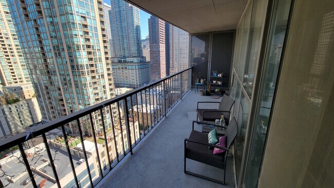 Building Photo - 10 E Ontario St