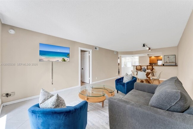 Building Photo - 9811 N Hollybrook Lake Dr