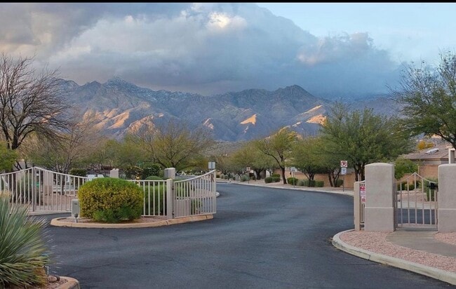 Building Photo - $500.00 OFF MOVE-IN – Sabino Canyon Area | Foothills Living | 3BR Home