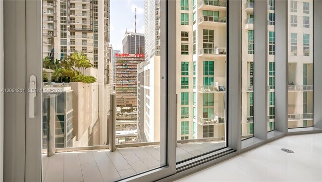Building Photo - 300 Biscayne Blvd Way
