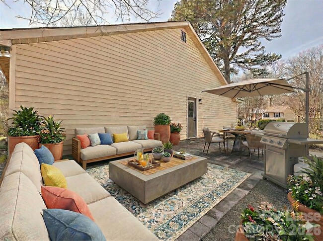 Building Photo - 6455 Tivoli Ct