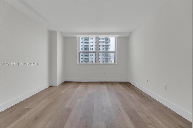 Building Photo - 1155 Brickell Bay Dr