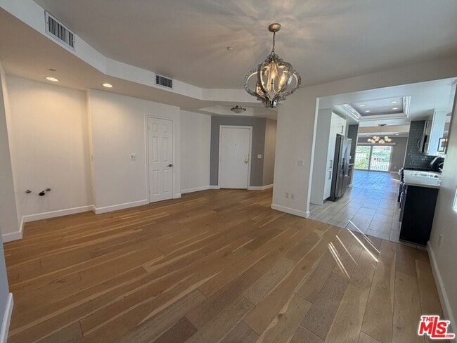 Building Photo - 1247 Barry Ave