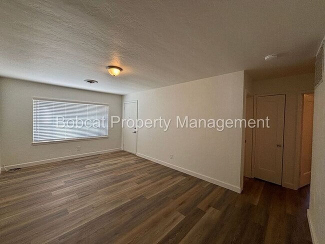 Building Photo - 509 Westview Ave
