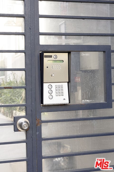 Building Photo - 925 N Curson Ave