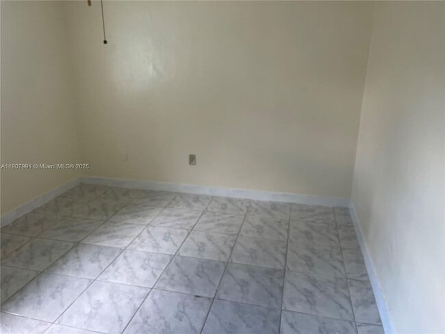 Building Photo - 15812 NW 39th Ct