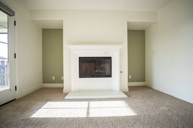 Building Photo - Exceptional estate Located In the highly desirable College Park Community.