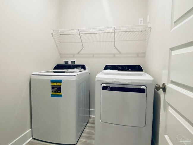 Building Photo - 9908 Starling Dr