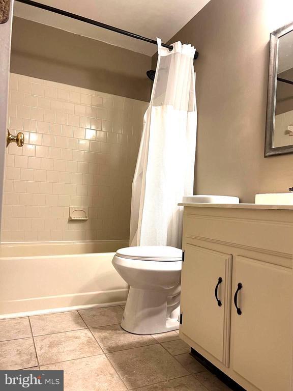 Building Photo - 8024 Hollow Reed Ct