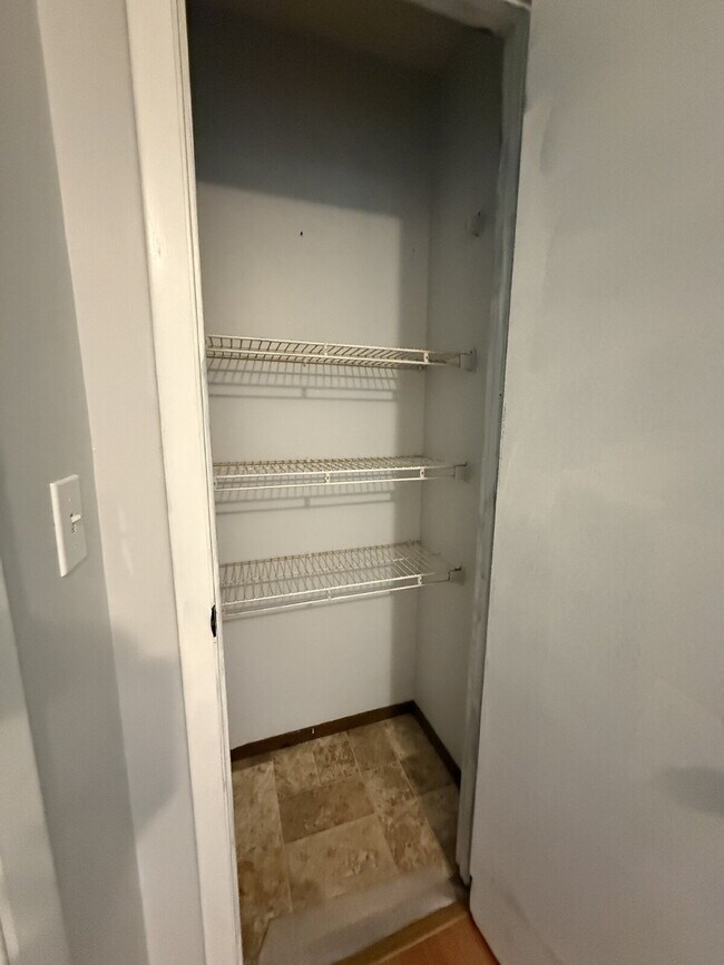 Building Photo - North Airport Manufactured Home on quiet street.