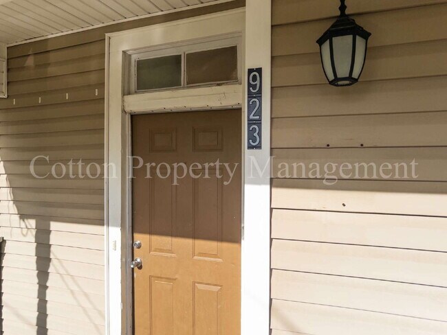 Building Photo - 2BR/1BA Apartment in Downtown Wilmington - Near Brooklyn Arts District - $1,375/Monthly - Pet Fri...
