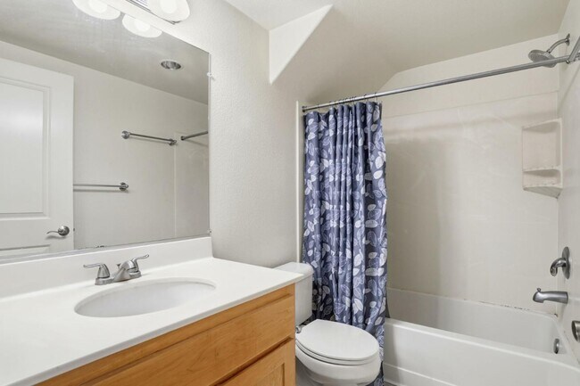 Building Photo - 1418 Allegado Alley