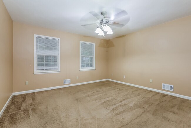 Building Photo - Spacious 3-Bedroom Home in Rex, GA