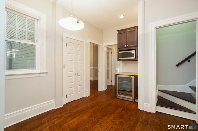 Building Photo - 309 Milbank Ave