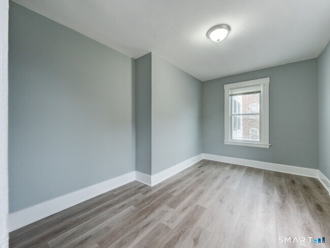 Building Photo - 115 Silver St