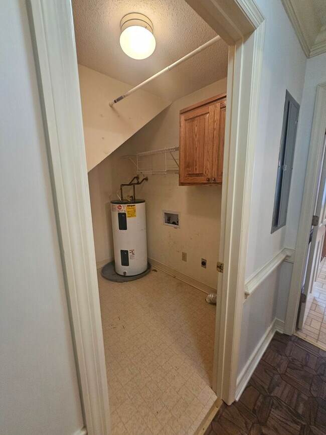 Building Photo - NEW LISTING!!!! Dont Miss Out