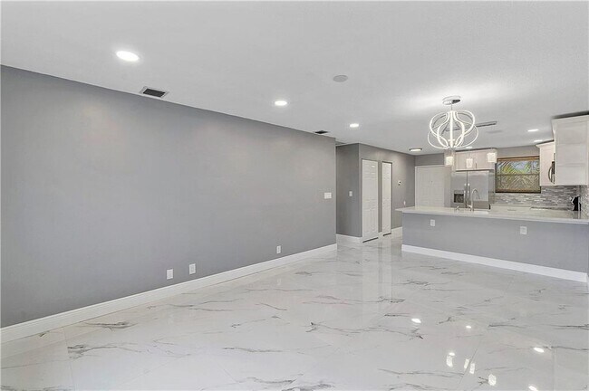 Building Photo - 11477 NW 39th Ct