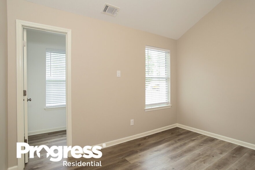 Building Photo - 307 Hidden Creek Ln
