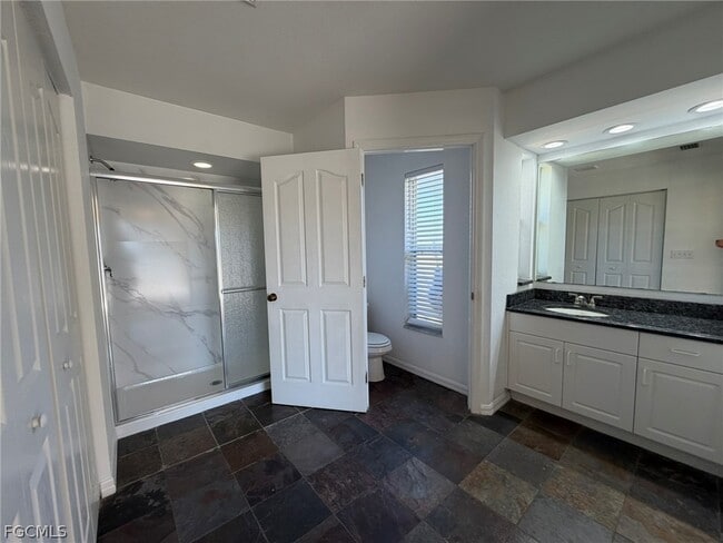 Building Photo - 414 SE 7th St